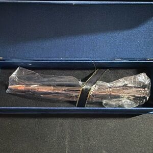 Elegant Black and Gold Pen